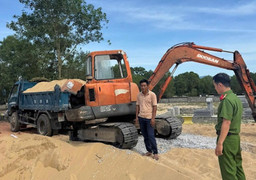 Bị xử phạt vẫn khai thác cát trái phép, người đàn ông bị khởi tố