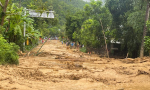 8 người chết và mất tích, gần 9.000 nhà tốc mái sau bão Kajiki