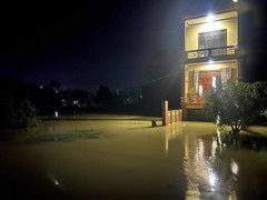 Nước sông ở Thanh Hoá lên cao nhấn chìm khu dân cư, xóm làng tan hoang sau lũ