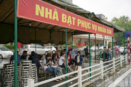 Lều bạt dã chiến biến vỉa hè Hà Nội thành ‘khán đài’ đặc biệt xem diễu binh