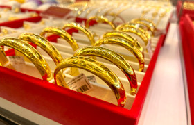 Giá vàng hôm nay 27/8: Tăng dựng đứng, tiến sát 3.400 USD/ounce