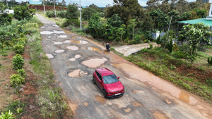 Hiện trạng 'nát bươm' của tuyến đường tránh 800 tỷ đứng im gần 5 năm ở Lâm Đồng