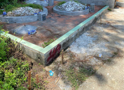 Loạt lăng mộ ở Huế bị đóng cọc thô bạo: Ban quản lý dự án xin lỗi người dân