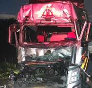 Xe đầu kéo va chạm trên cao tốc Phan Thiết - Dầu Giây, 2 người thương vong