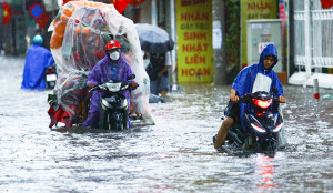 Rạng sáng mai áp thấp nhiệt đới có thể thành bão, Bắc và Trung Bộ cao điểm mưa