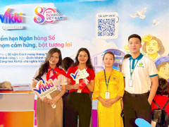 Vikki Bank tặng 1.100 điện thoại thông minh 5G cho hộ nghèo dịp Quốc khánh