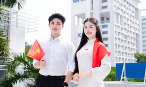 Loạt trường đại học tặng mỗi sinh viên 100.000 đồng dịp Quốc khánh 2/9
