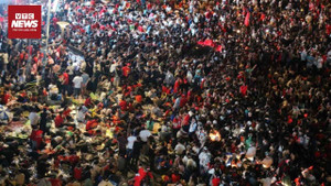 Hàng nghìn người hát vang suốt đêm đón chờ lễ tổng duyệt diễu binh A80