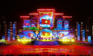 'Tinh hoa đại ngàn, biển xanh hội tụ': Thanh âm cồng chiêng hòa cùng nhịp sóng