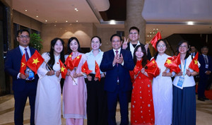 Thủ tướng đến Thiên Tân dự Hội nghị Thượng đỉnh Tổ chức Hợp tác Thượng Hải 