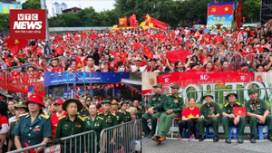 Đại đội trưởng từng đánh nhiều trận chiến ác liệt xúc động xem diễu binh A80