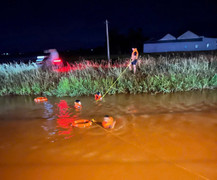 Xuyên đêm tìm kiếm nam thanh niên rơi xuống mương ở Đắk Lắk