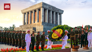 Đoàn quân đội các nước tham gia A80 vào Lăng viếng Chủ tịch Hồ Chí Minh
