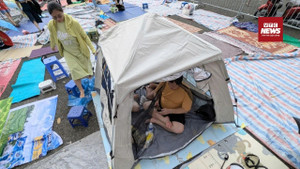 Người dân trải bạt giữ chỗ trước 2 ngày chờ xem diễu binh 2/9