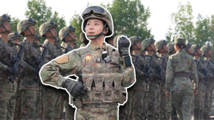 Nữ huấn luyện viên duyệt binh Trung Quốc gây sốt bằng phong cách huấn luyện