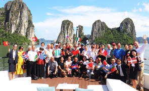 Đoàn đại biểu quốc tế đến Quảng Ninh sau ngày Quốc khánh