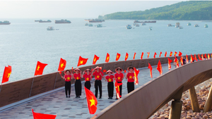 Nam đảo Phú Quốc rực rỡ cờ và pháo hoa dịp 2/9 khiến du khách không thể rời mắt