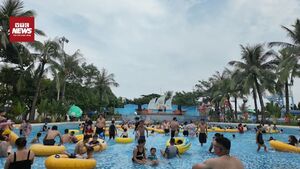 Du khách, người dân tìm đến các điểm vui chơi sau lễ diễu binh Quốc khánh 2/9