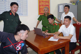 Bắt giữ thanh niên nghiện game đâm bạn trọng thương rồi cố thủ trong nhà