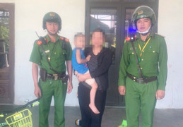 Công an Quảng Trị giúp bé trai 3 tuổi đi lạc tìm người thân