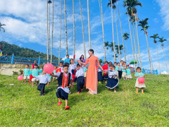 Cô giáo gây 'bão mạng' trở lại Tắk Pổ, tái hiện hình ảnh bình dị ngày khai giảng