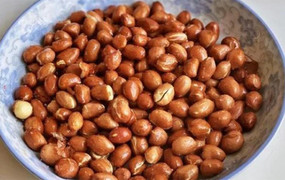 Mẹo rang lạc giòn ngon, đậm vị