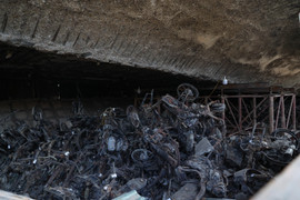 Hà Nội: Cầu Vĩnh Tuy được chống đỡ bằng trụ sắt sau vụ cháy bãi xe dưới gầm