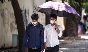 Hà Nội nắng nóng 36°C giữa mùa thu có bất thường?