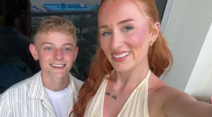 Hơn tuổi nhưng mặt non choẹt, chàng trai đi với người yêu toàn bị nhầm là mẹ con