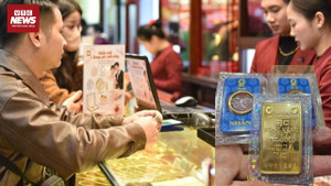 Giá vàng 'một mình một chợ', chuyên gia nhận định về thời điểm vàng 'hạ nhiệt'?