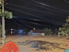 Mưa lớn kéo dài trong đêm, hàng trăm hộ dân ở Lâm Đồng bị ngập sâu