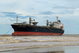 Tàu 23.000 tấn thoát cảnh mắc cạn ở biển Thanh Hóa 