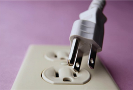 Vì sao một số phích cắm điện có ba chấu?