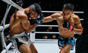 Võ sĩ muay Thái lè lưỡi trêu chọc, bị bại tướng của Nguyễn Trần Duy Nhất đấm gục