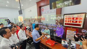 Chủ tịch TP.HCM: Đưa cán bộ chuyên môn về phường xã, giảm tải cho địa phương