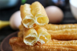 Cách làm quẩy chiên tại nhà trong xốp ngoài giòn