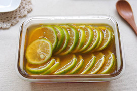 Cách làm chanh ngâm mật ong trị ho, tăng đề kháng trong mùa thu 