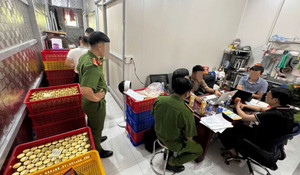 Xóa sổ đường dây sản xuất, tiêu thụ hàng chục ngàn hũ yến chưng giả trên cả nước