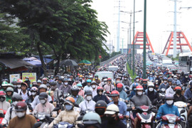 Kẹt xe nghiêm trọng ở cầu Bình Triệu, Sở Xây dựng TP.HCM đưa ra loạt giải pháp