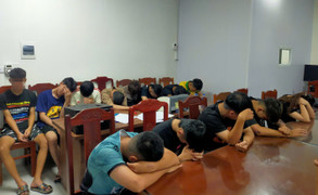 Bắt nhóm côn đồ chạy xe không biển số đuổi đánh người, chiếm đoạt tiền