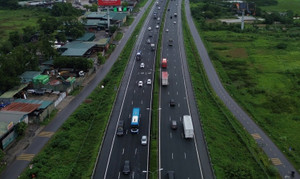 Dự kiến thí điểm cấm xe khách chạy ở làn 1 cao tốc từ 15/9