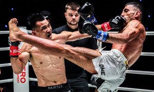 Cao thủ Trung Quốc tung liên hoàn đấm đá, võ sĩ Iran đổ gục trên sàn đấu