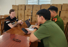 Tạm giữ người đàn ông ngoại quốc mang súng vào quán bar ở Đà Nẵng