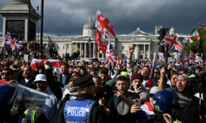 Hơn 110.000 người Anh xuống đường phản đối nhập cư