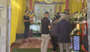 Thảm án ở Đắk Lắk: Quặn lòng bé gái 3 tuổi khóc đòi ba mẹ