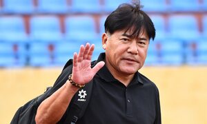Hé lộ HLV đầu tiên mất việc tại V.League 2025-2026