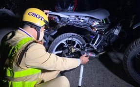 Người đi xe máy không có bộ phận giảm thanh, giảm khói sẽ bị xử phạt thế nào?