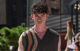 Thiết kế lấy cảm hứng từ sông Hồng ghi dấu ở Tuần lễ Thời trang New York