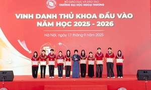 Thủ khoa toàn quốc gây 'bão mạng' nhập học trường nào?