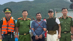 Bắt kẻ bị truy nã tội giết người lẩn trốn trên tàu cá ở Côn Đảo